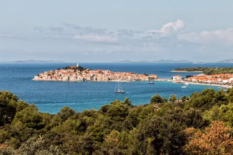 Dalmatiens naturliga underverk och kulturella juveler — Ponant · Le Bougainville