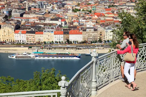 Visuri pe Dunăre cu 2 nopți la Praga (spre vest) — Avalon Waterways · Avalon Visionary