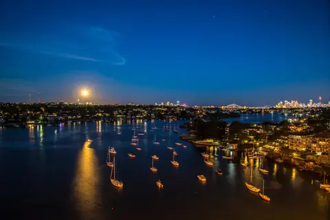 Sydney -CĂTRE- Cairns — Regent Seven Seas Cruises · Seven Seas Navigator