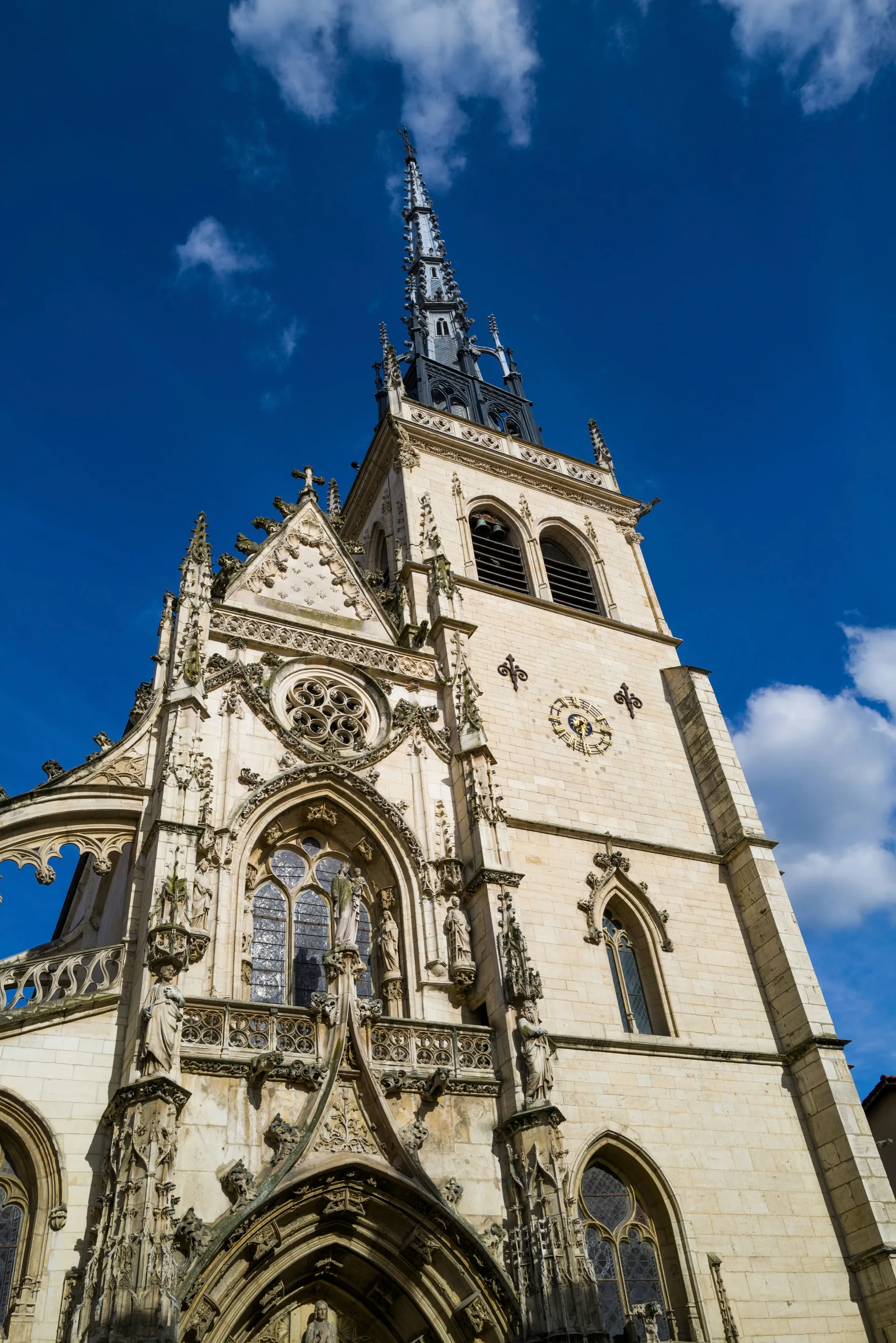 Essence of Burgundy & Provence from Djon — AmaWaterways · AmaCello