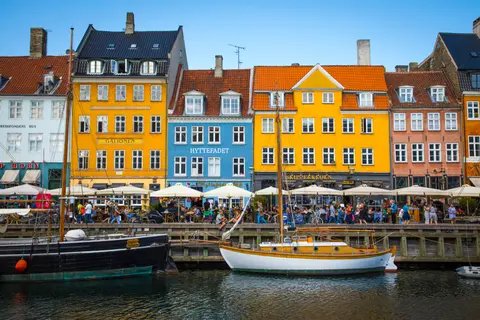 En Rejse af Design, Kulturarv & Havne — Explora Journeys · EXPLORA IV