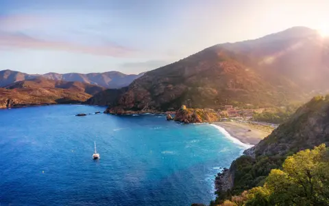 Korsikanske kyster, under sejlads ombord på Le Ponant — Ponant · Le Ponant