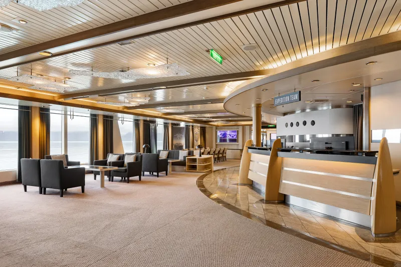 Recepție și Birou de Expediție 6