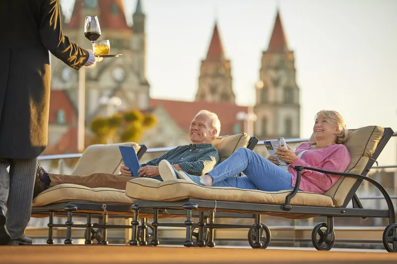 S.S. Μαρία Θηρεσία 8