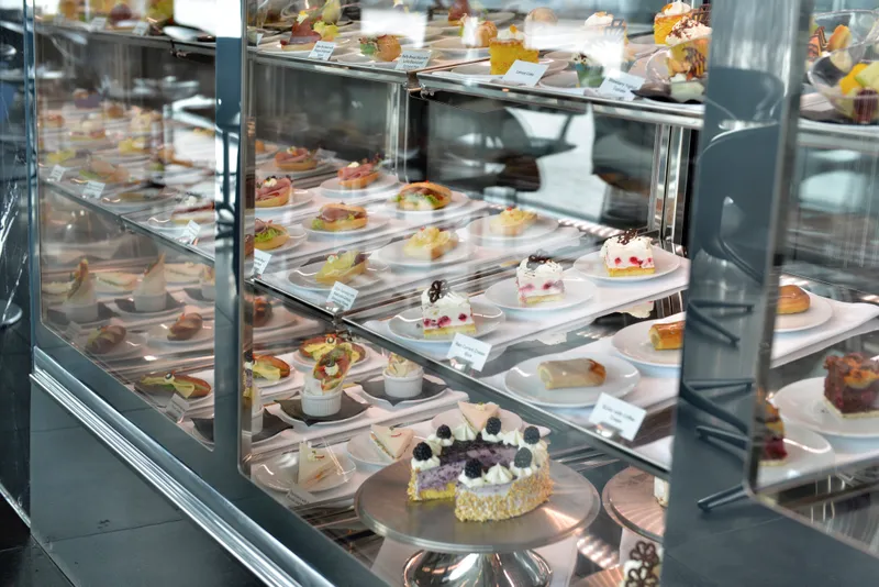 Cafeneaua de pe Râu 1