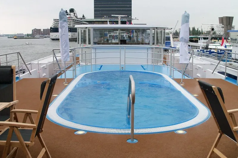 Piscină și Jacuzzi 1