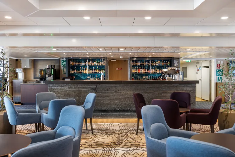 Explorer Σαλόνι & Μπαρ 1