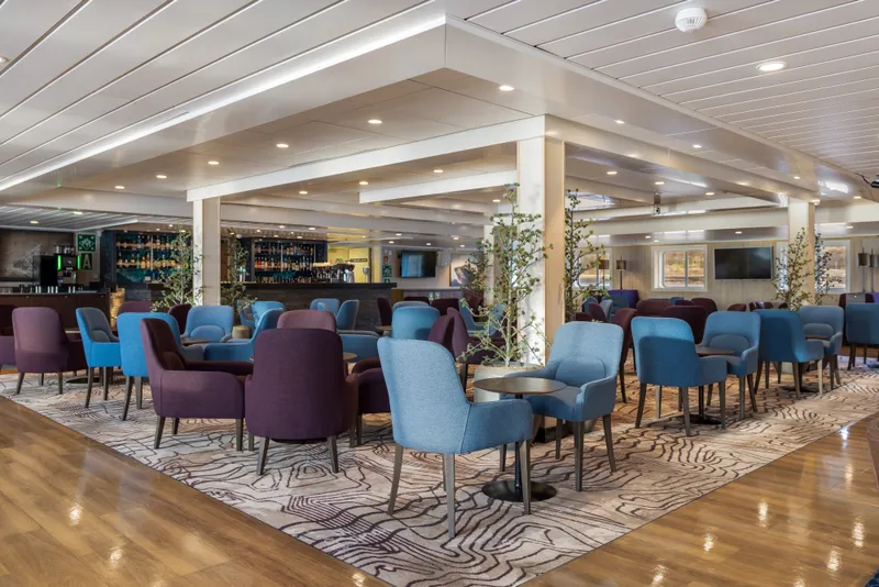 Explorer Σαλόνι & Μπαρ 2