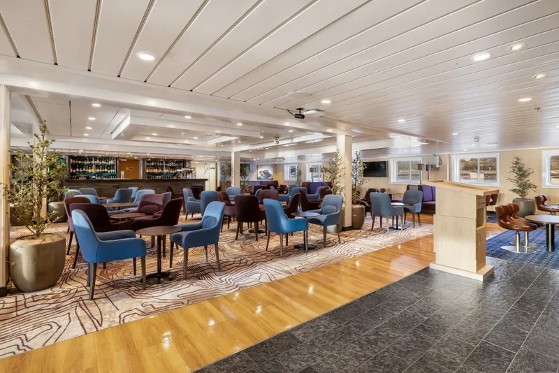 Explorer Σαλόνι & Μπαρ 6