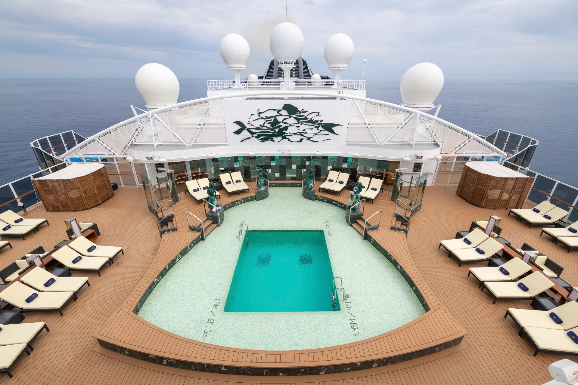 MSC Yacht Club 泳池 1