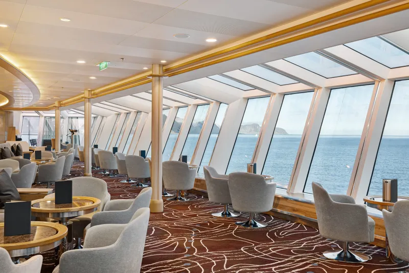 Lounge & Bar Explorer 10