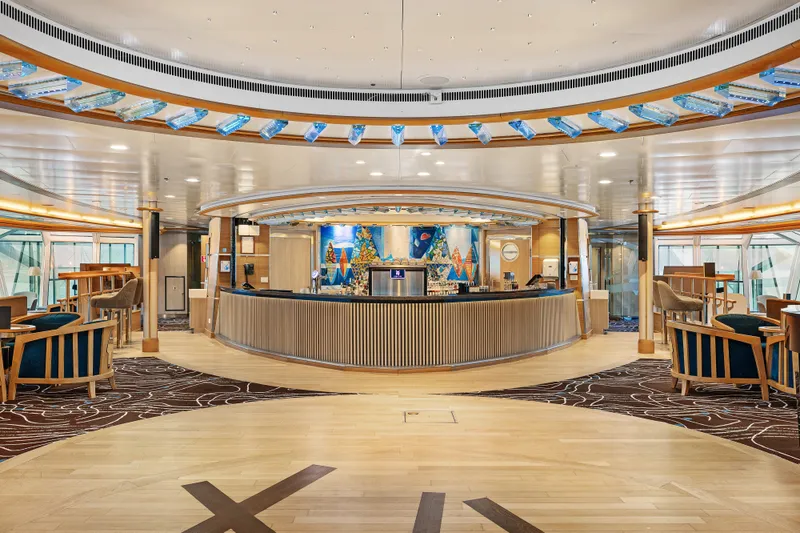 Lounge & Bar Explorer 1