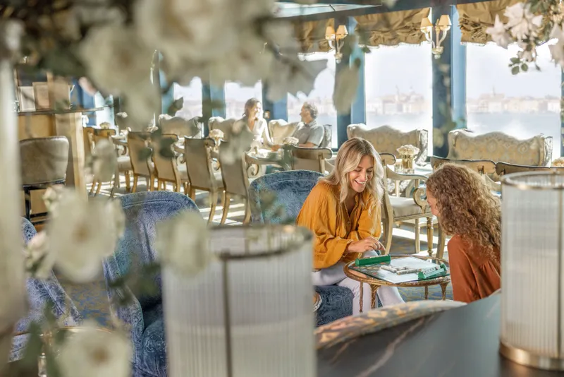 Haris Bar & Lounge 8