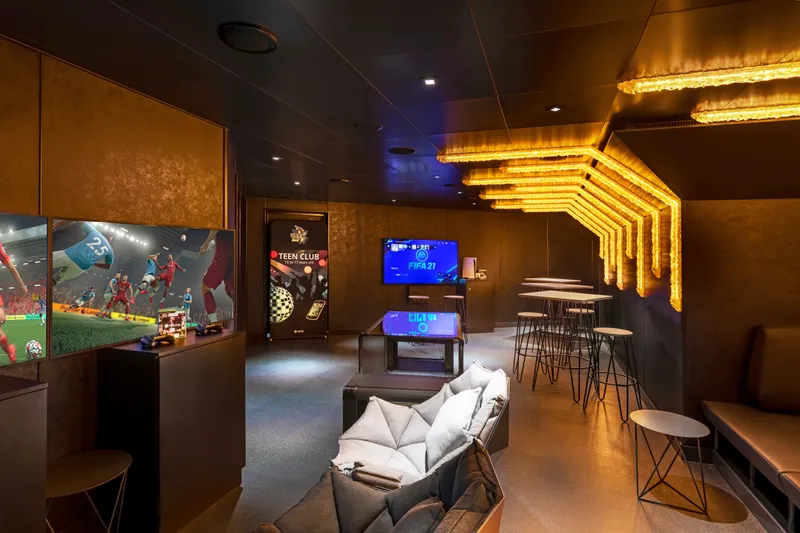 Clubul Adolescenților 2