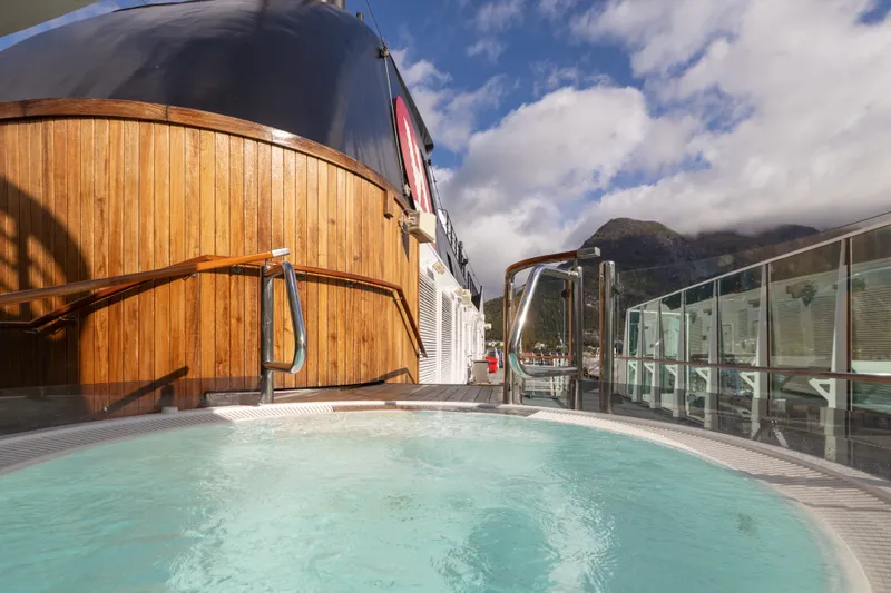 Cazi cu hidromasaj 2