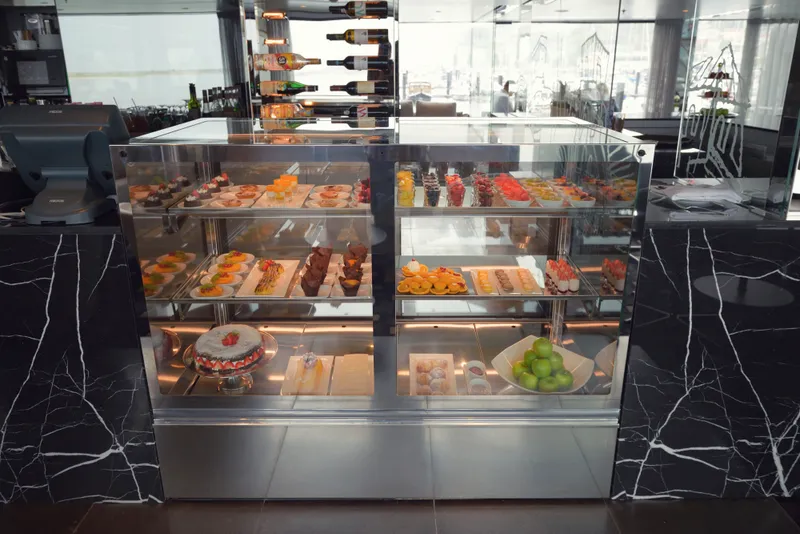 Cafeneaua de pe Râu 2