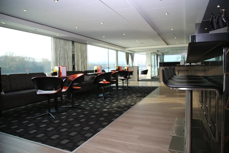 Salon Panorama & Bar 2