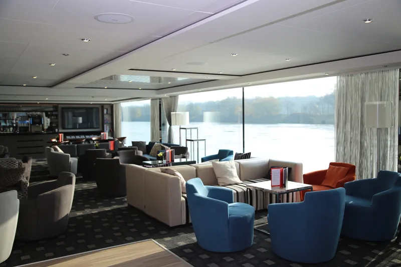 Salon Panorama & Bar 1