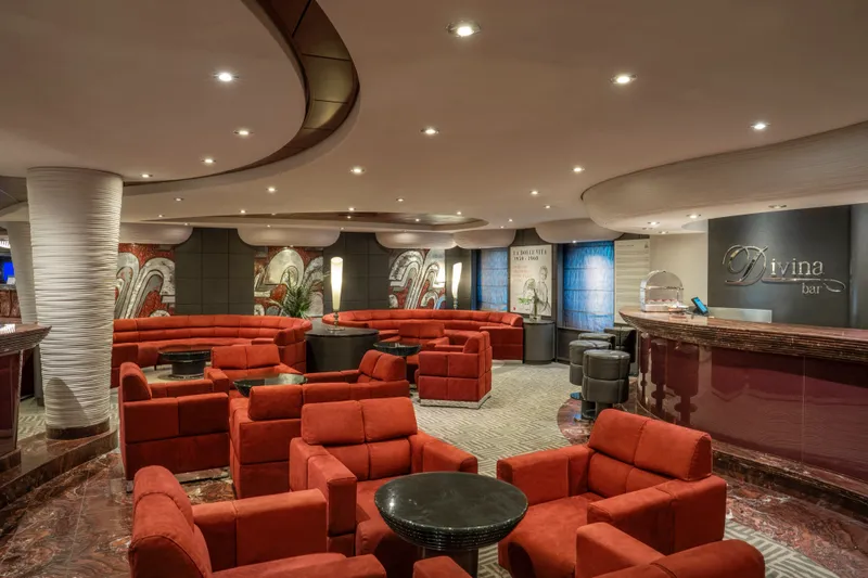 MSC Divina Bar 2