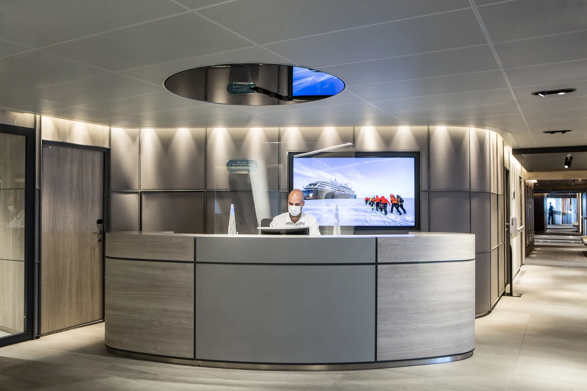 Expedition Desk