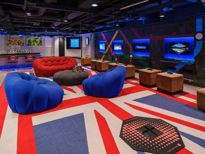 Entourage Teen Club 3