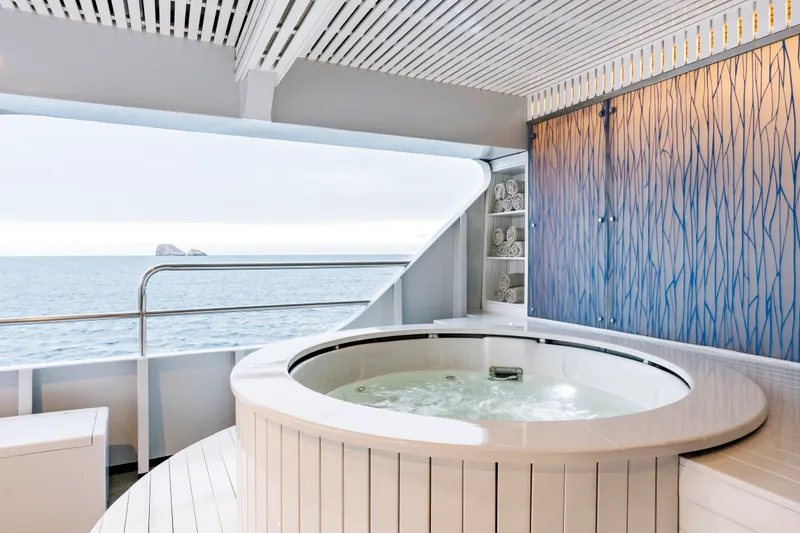 Lämmitetyt porealtaat 2