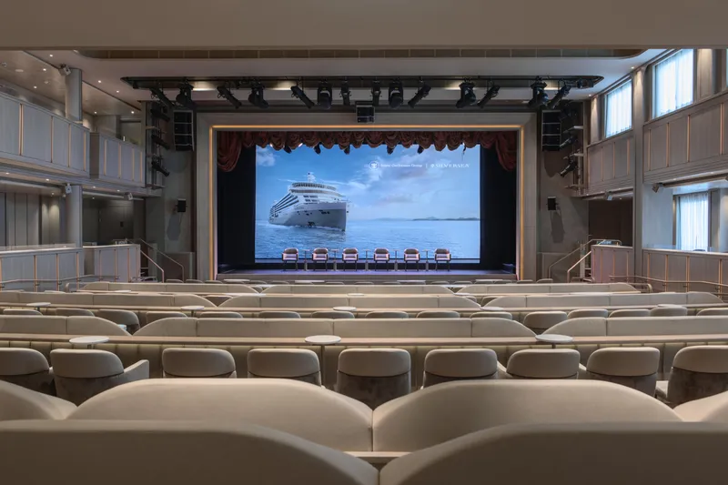 The Venetian Lounge 7