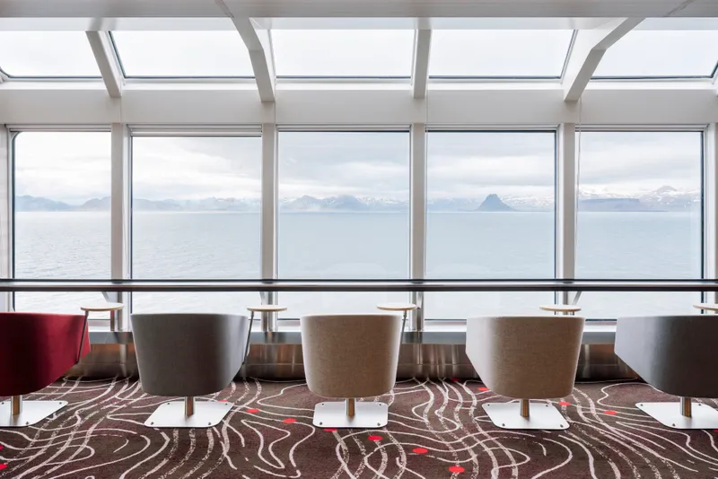 Explorer Σαλόνι & Μπαρ 1