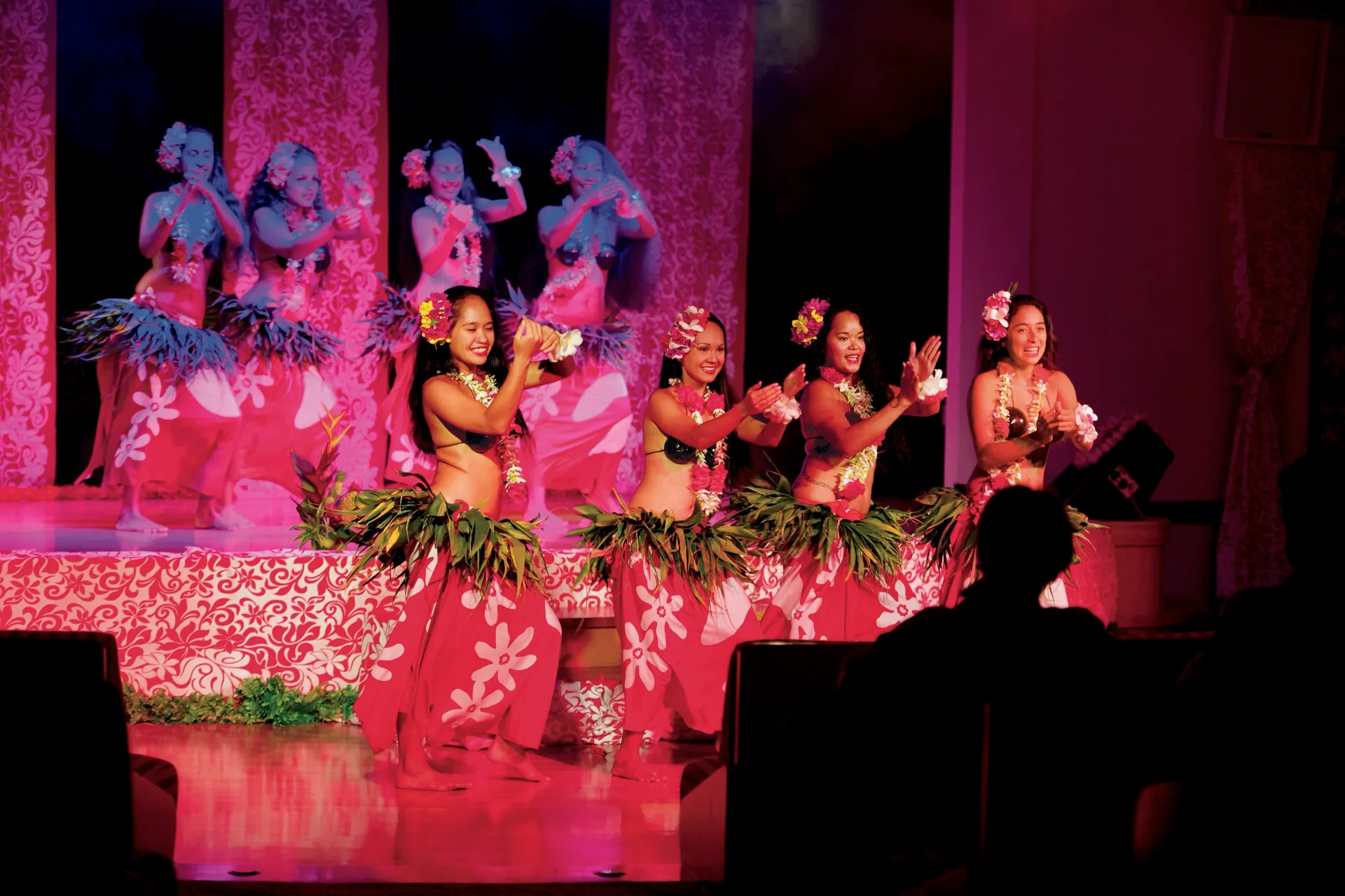 Társulat Bemutató 5