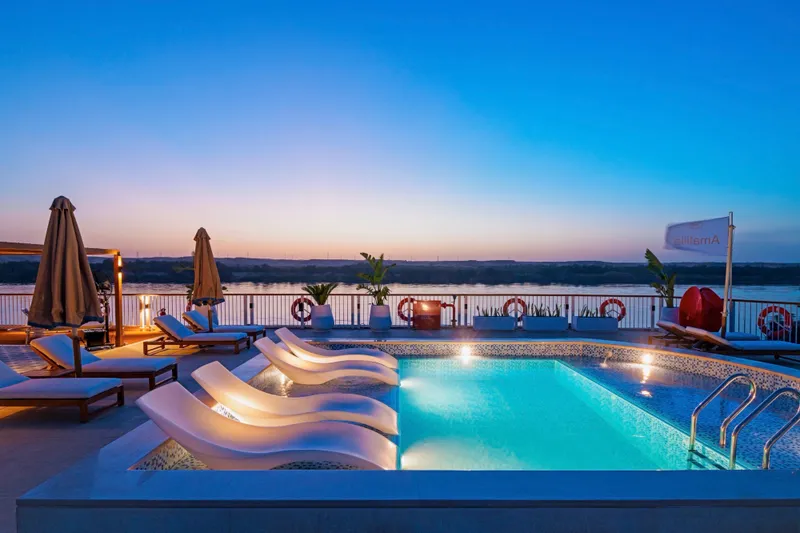 Solterrasse med Pool 2