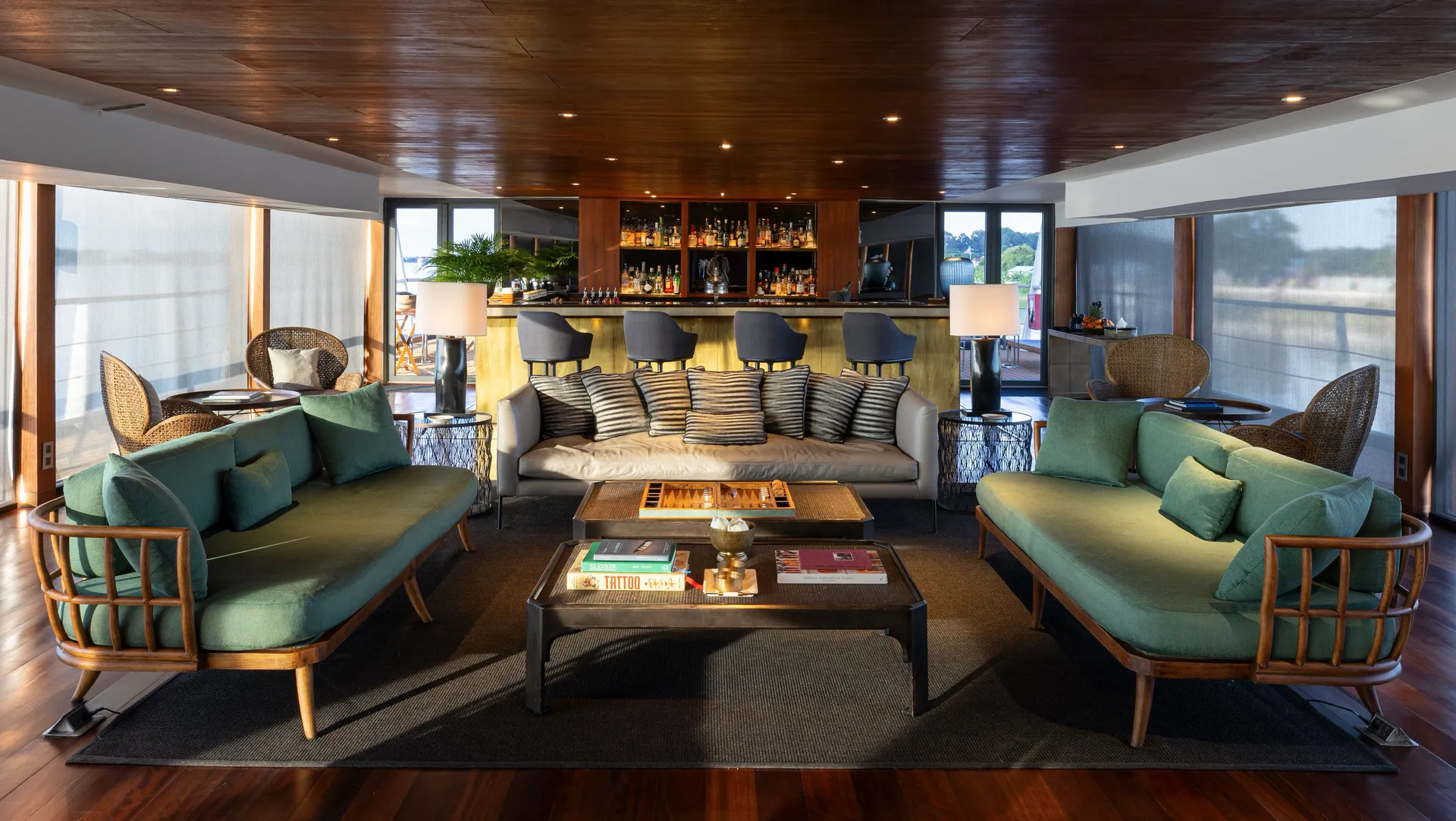 Indoor Lounge & Bar