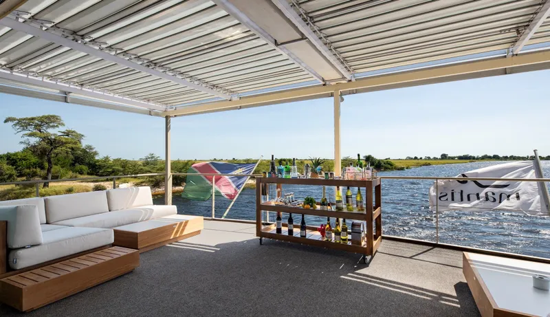 Σαλόνι & Μπαρ 11