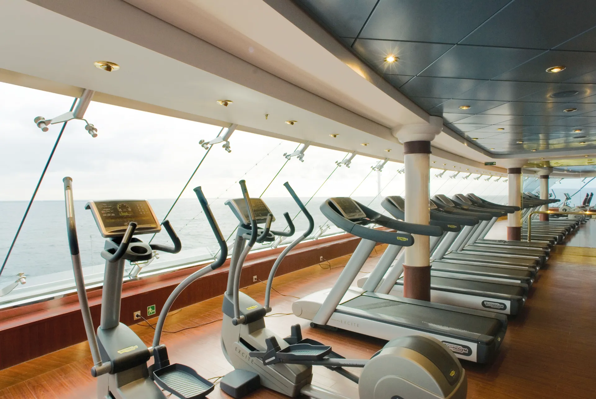 TechnoGym® 健身中心 2