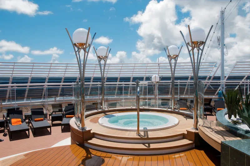 Puntea Piscină MSC Yacht Club 1