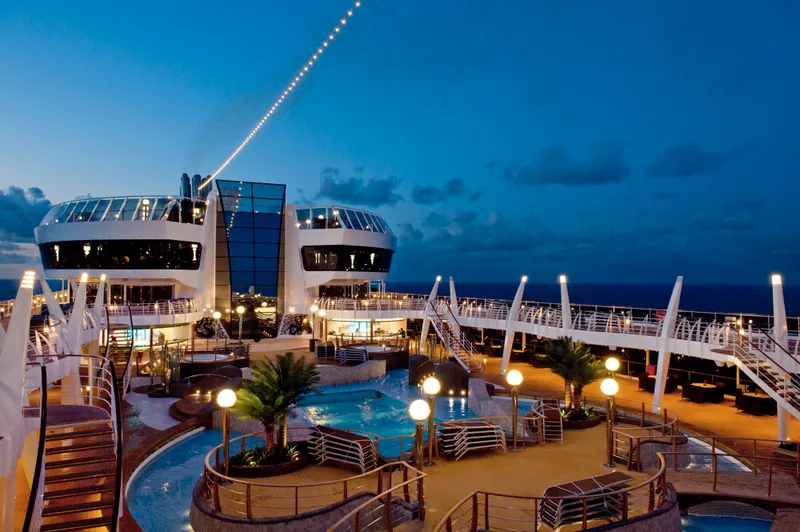 Puntea Piscină MSC Yacht Club 4