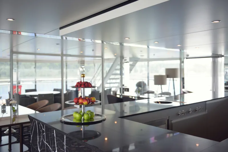 Salon Panorama & Bar 2