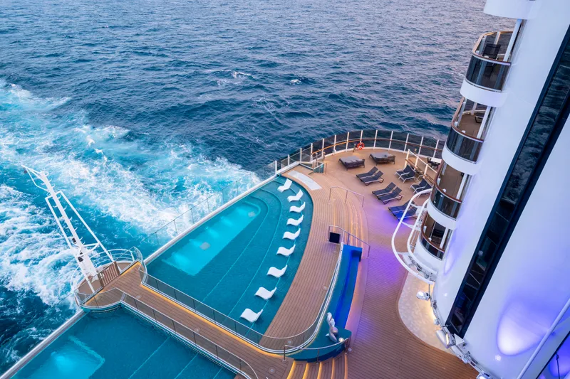 Piscină Infinity & Jacuzzi 2