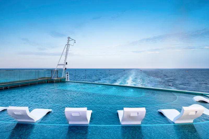 Piscină Infinity & Jacuzzi 6