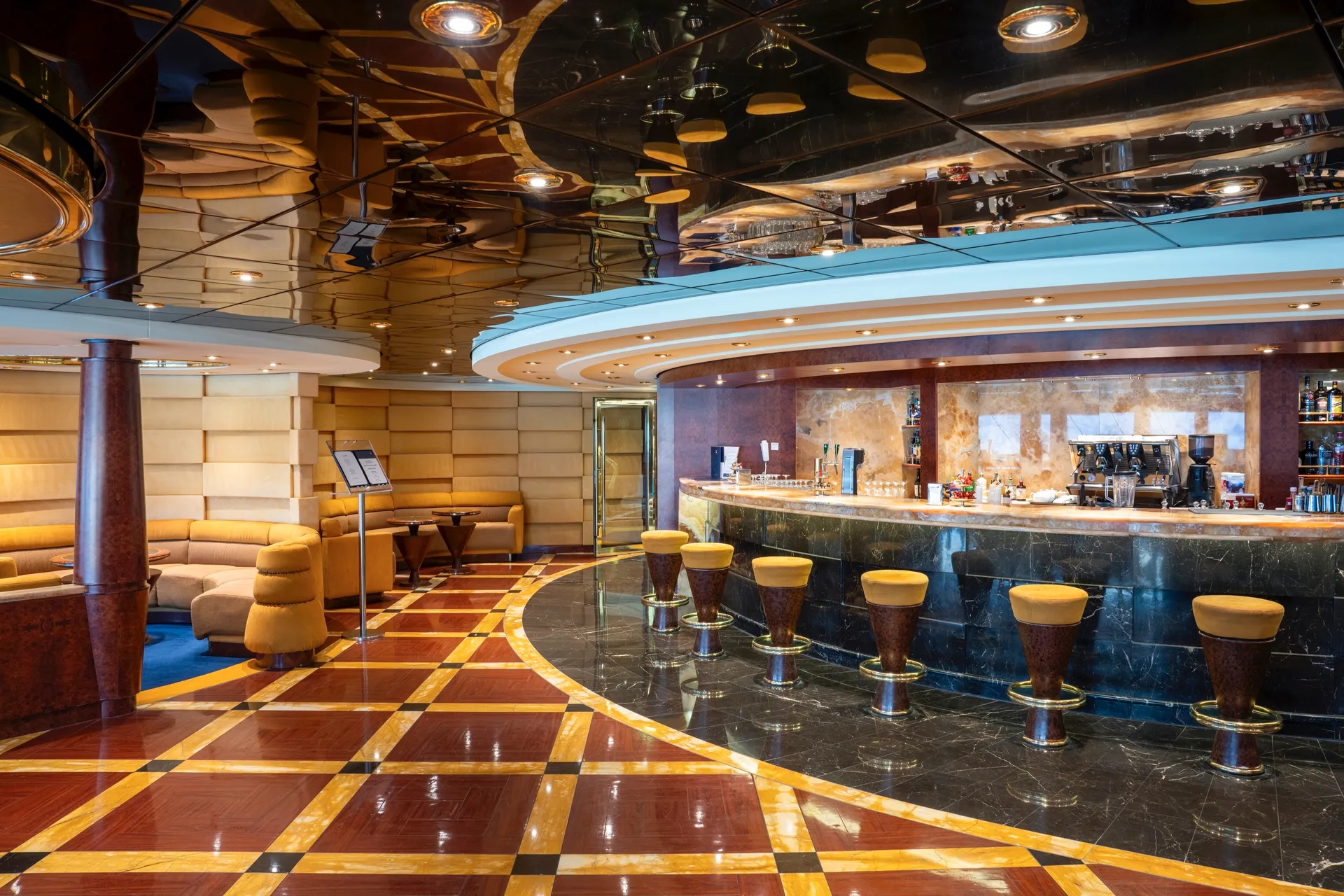 Top Sail Lounge