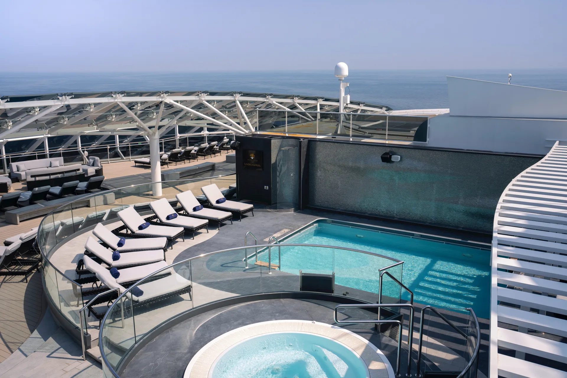 MSC Yacht Club 日光甲板與泳池 2