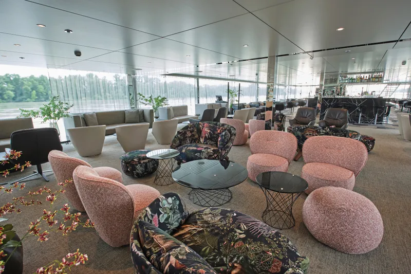 Salon Panorama & Bar 1