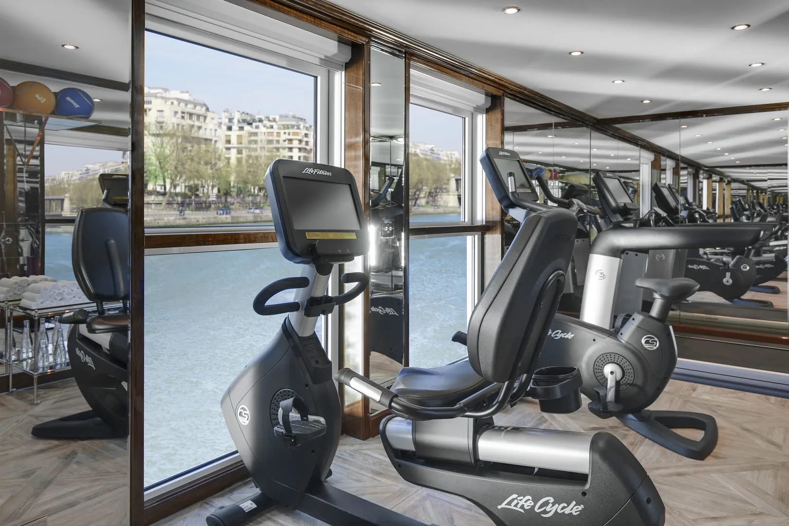 寰宇生活之乐号 8