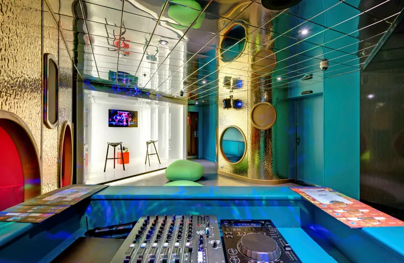 Clubul Tineretului 2