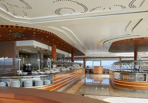 Cruising the Hainan Strait