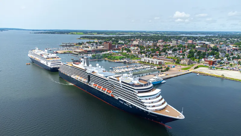 Zaandam — Holland America Line