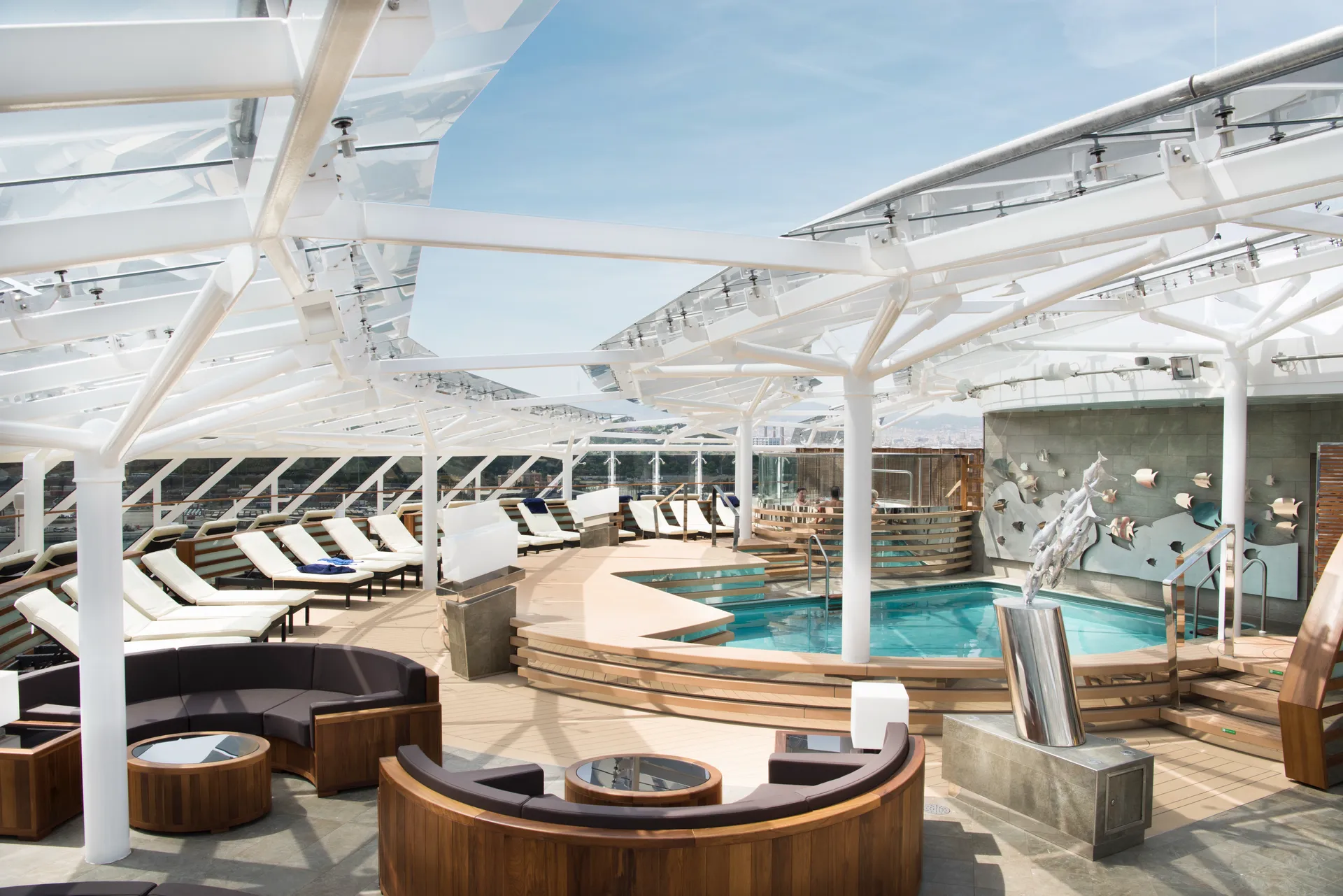 MSC Yacht Club 泳池 1
