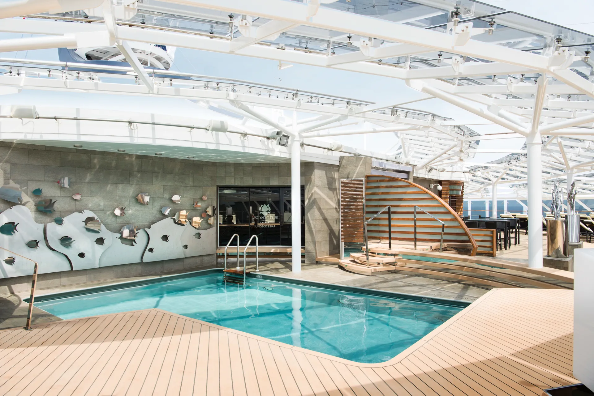 MSC Yacht Club 泳池 3