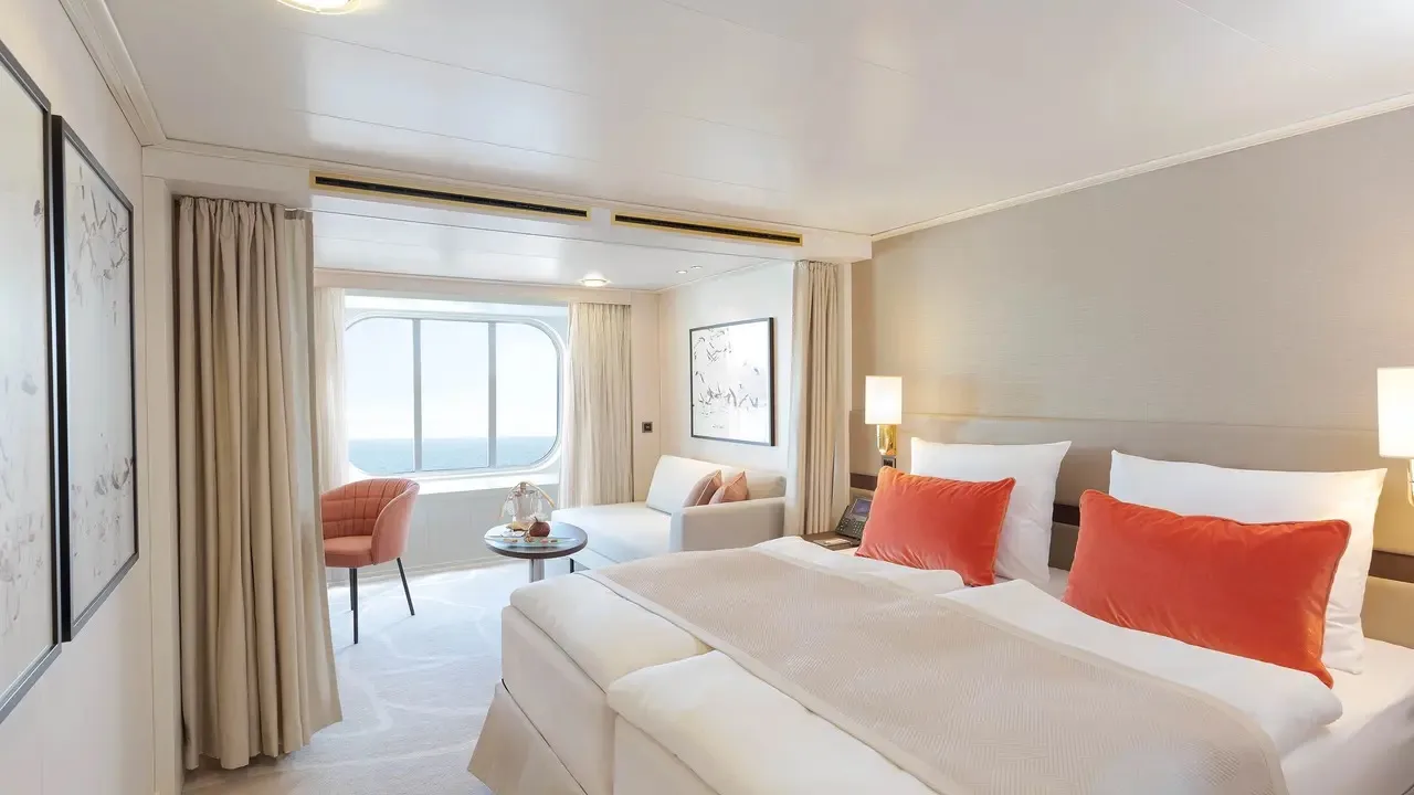 Suite with Panoramic Window