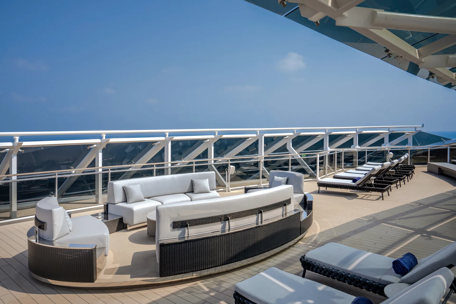 MSC Yacht Club 日光甲板與泳池 1