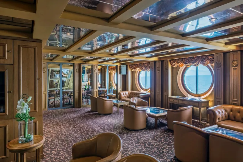 Salonul de Țigări Ambassador 4